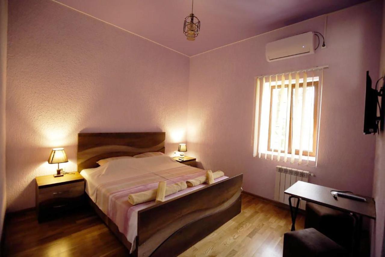 Nickos Hotel Kutaisi Exteriör bild
