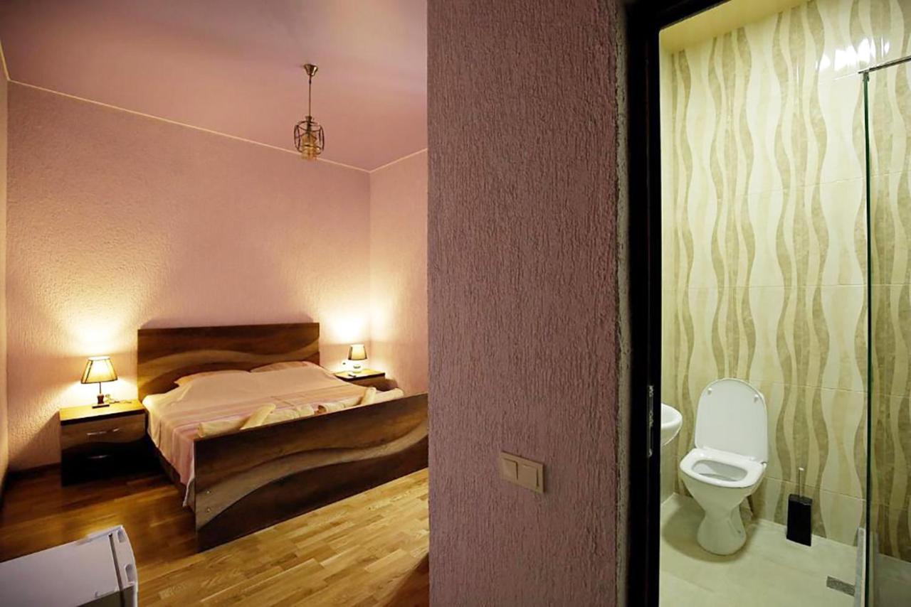 Nickos Hotel Kutaisi Exteriör bild