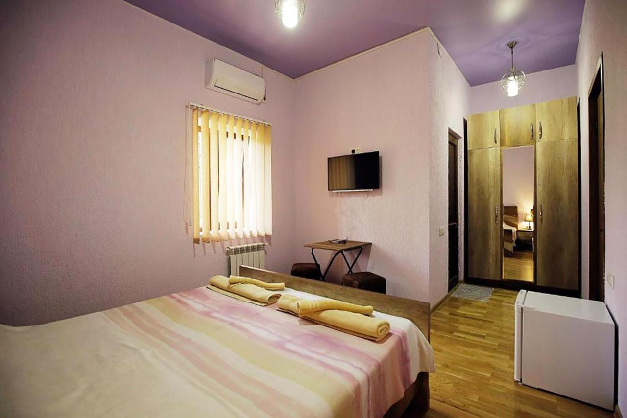 Nickos Hotel Kutaisi Exteriör bild